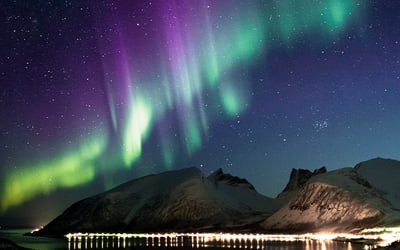 aurora_lights_up_the_winter_sky