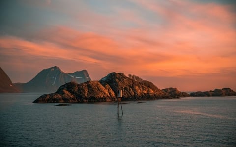 midnight_sun_colours_in_norway