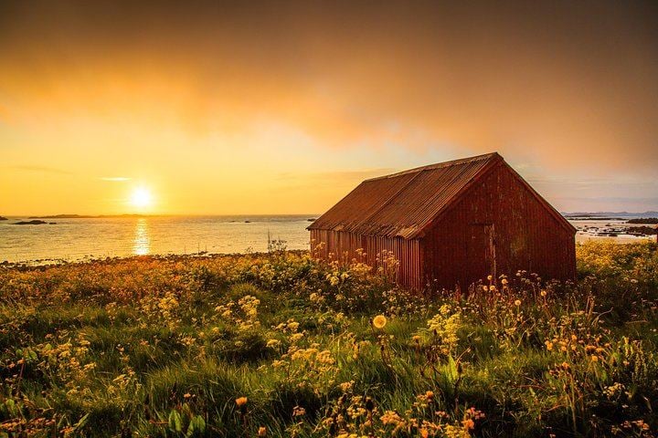 midnight_sun_in_lofoten