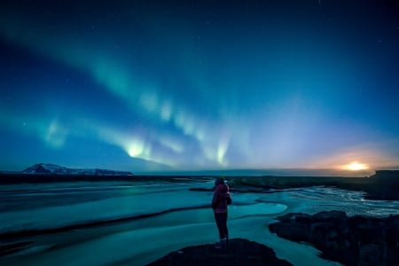 The Best Websites and Apps to Track the Northern Lights in Iceland